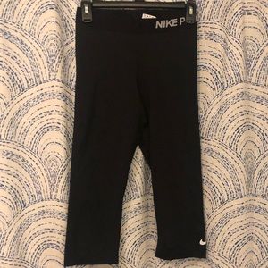 nike pro crop leggings